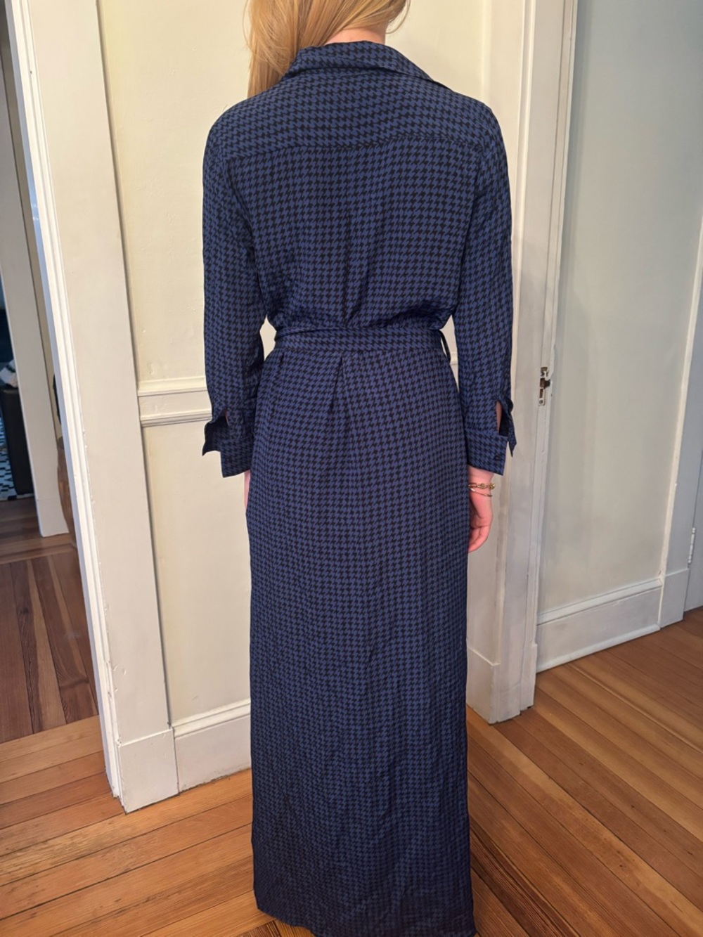 L'AGENCE Navy Houndstooth Maxi Shirt Dress with Belt Silk - Picture 2 of 5